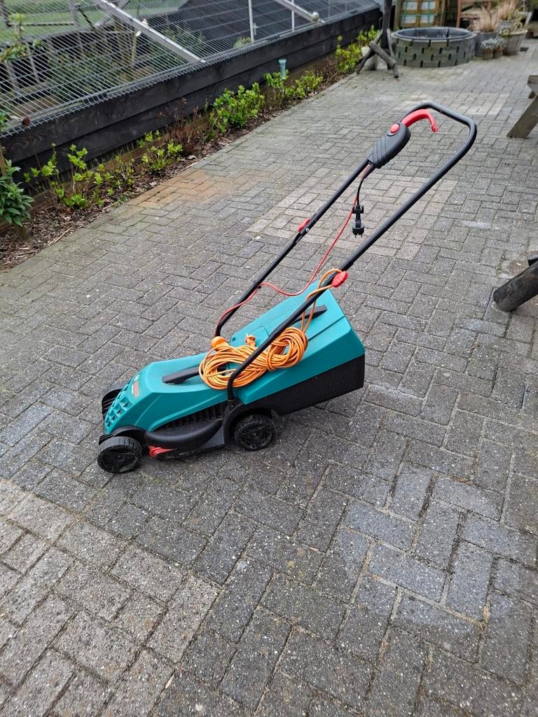 Grasmaaier bosch arm 3200, Tuin en Terras, Grasmaaiers, Cirkelmaaier, Gebruikt, Elektrische grasmaaier, Ophalen of Verzenden