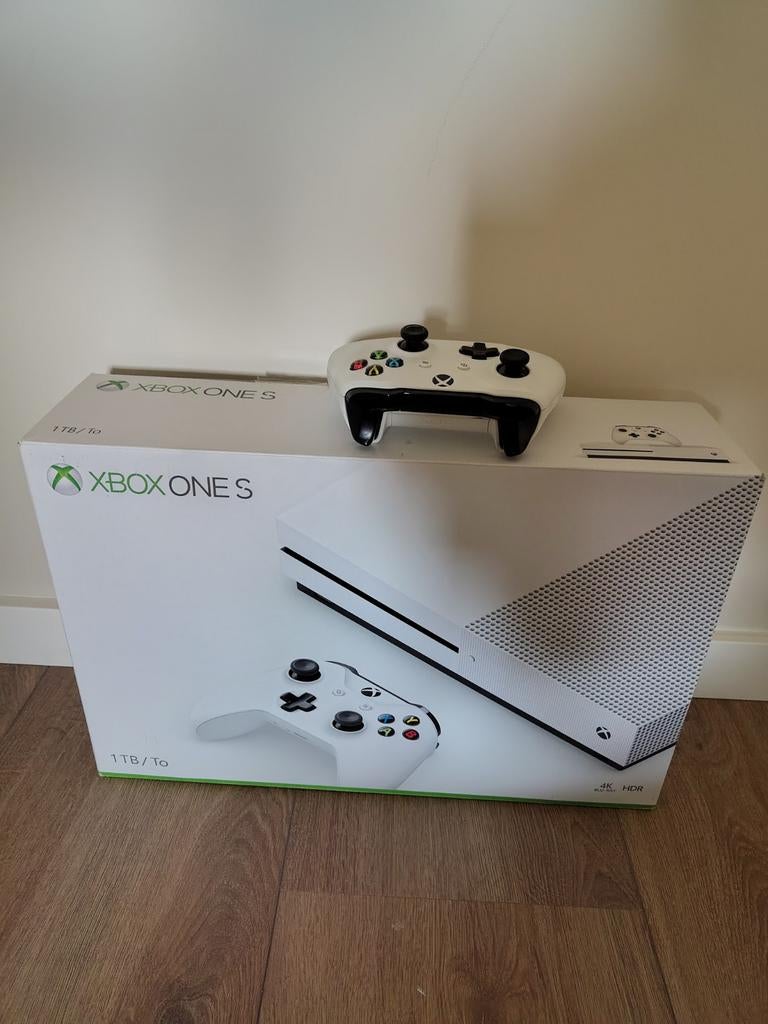 Xbox One S -  compleet - met twee witte controllers, Spelcomputers en Games, Spelcomputers | Xbox One, Gebruikt, Met 2 controllers