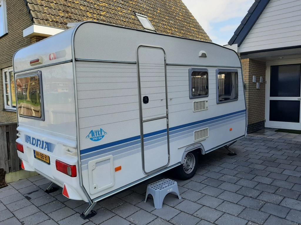Nette Adria Altea caravan met voortent. Type 390 DS (2006), Treinzit, Particulier, Adria, Tot en met 4