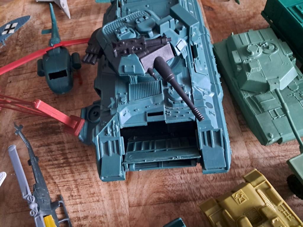Grote partij vintage plastic tanks, jeeps, vliegtuigen en me, Ophalen of Verzenden, Gebruikt