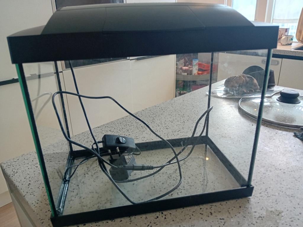 Aquarium, black, 32 cm 25 cm, Ophalen of Verzenden, Zo goed als nieuw, Leeg aquarium