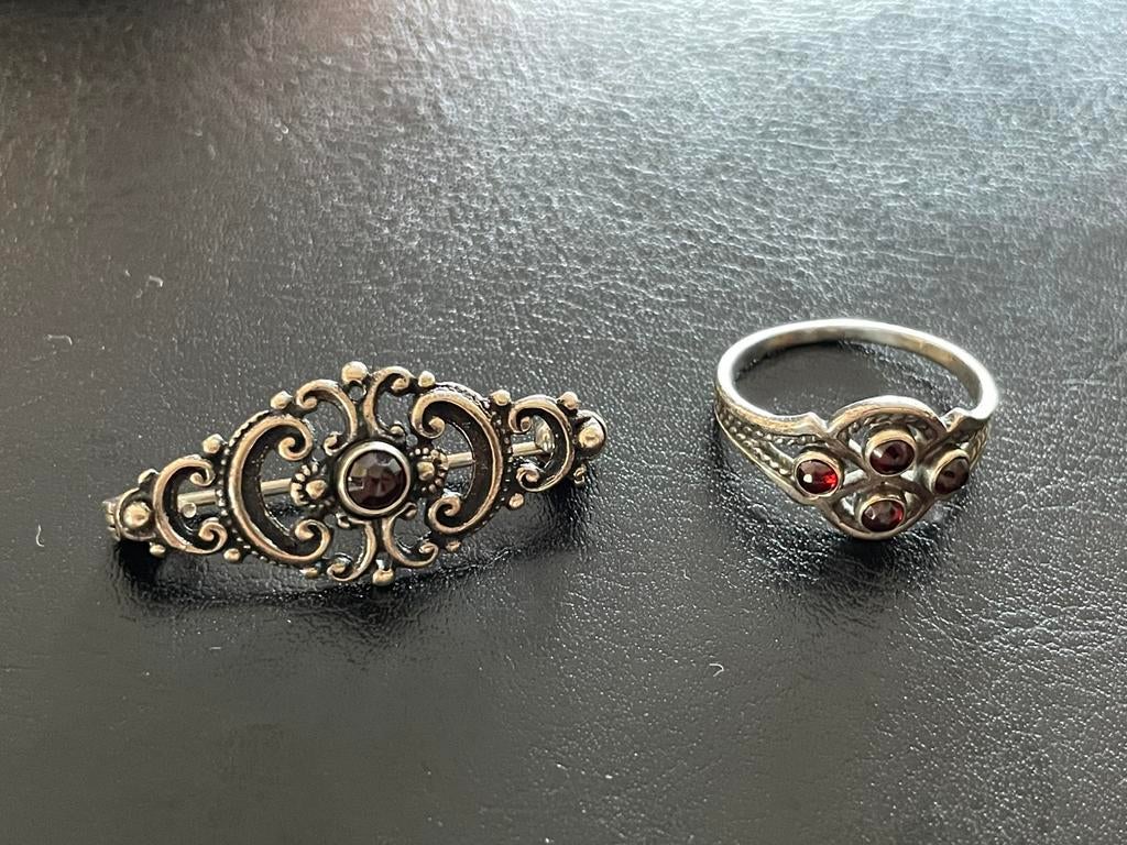 Antieke zilveren broche en ring met granaat (825 zilver, Ophalen of Verzenden, Zilver, Broche