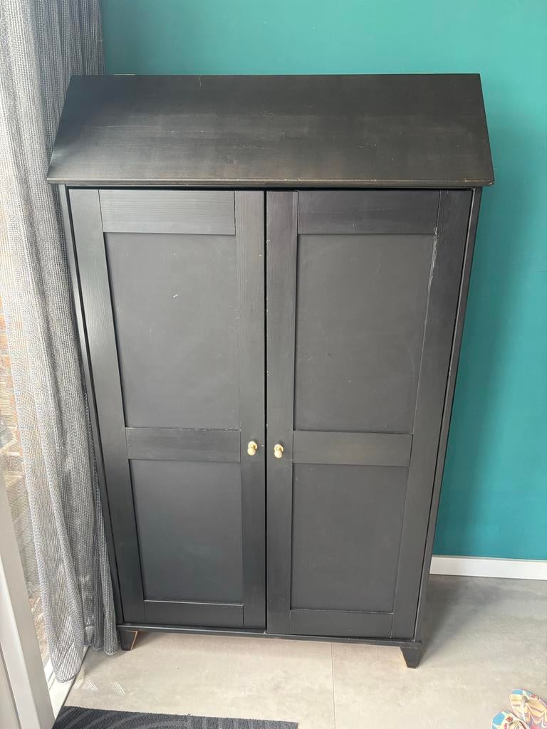 Zwarte kledingkast met twee deuren en planken, Huis en Inrichting, Kasten | Kledingkasten, Gebruikt, 150 tot 200 cm, 50 tot 100 cm