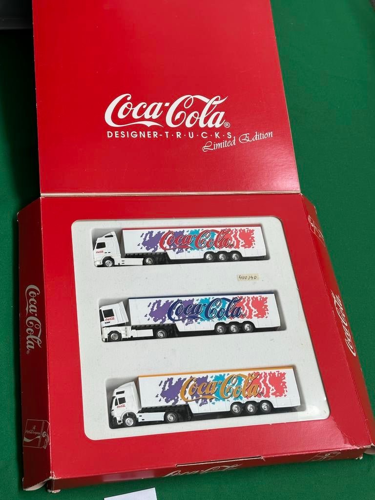 62- Albedo Coca Cola designer trucks 1:87 boxed 1995, Ophalen of Verzenden, Nieuw, Bus of Vrachtwagen, Overige merken