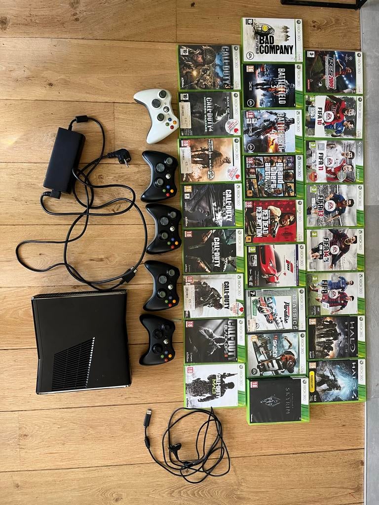 Xbox 360 met 5 controllers en 26 spellen, Ophalen, Gebruikt, Overige genres, Gekoppelde computers