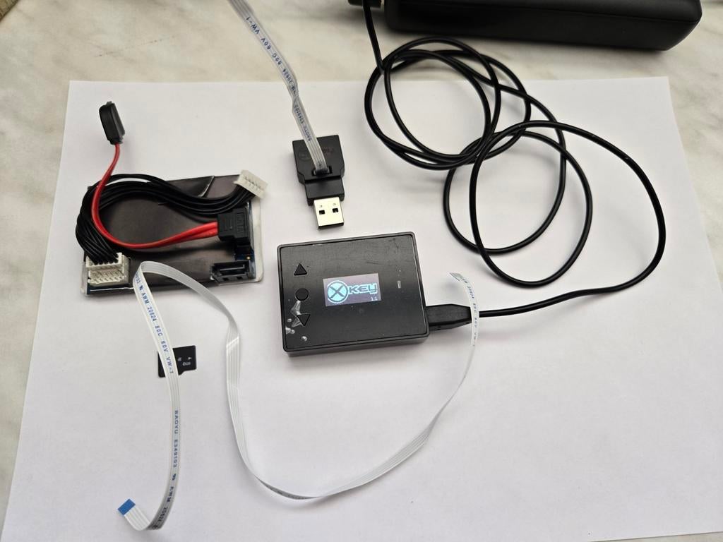 Xbox 360 Xkey / Xk3y set met display, kabels en microSD, 1 speler, Ophalen of Verzenden, Gebruikt, Vanaf 18 jaar