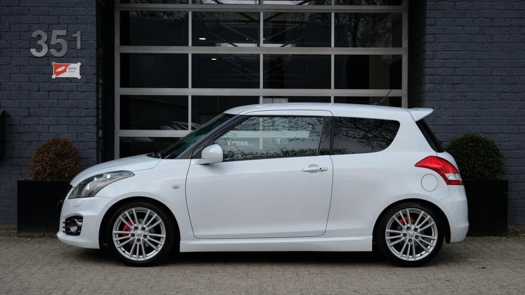 Suzuki Swift 1.6 Sport 135PK Cruise|Stoelverw|Schroefset|Spo, Voorwielaandrijving, Gebruikt, Zwart, 4 cilinders