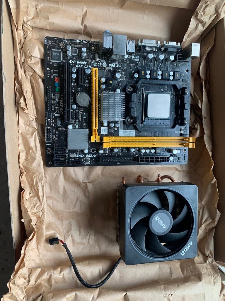 Moederbord met amd FX CPU, Computers en Software, Moederborden, Ophalen, Zo goed als nieuw, DDR3