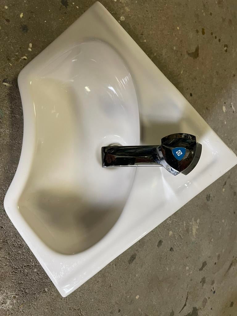 Ceramische hoekfontein, Ophalen, Gebruikt, Steen, Toilet