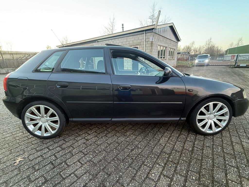 Audi A3 1.8 92KW 5D 2002 Zwart, Auto's, 125 pk, 4 cilinders, 610 kg, Zwart