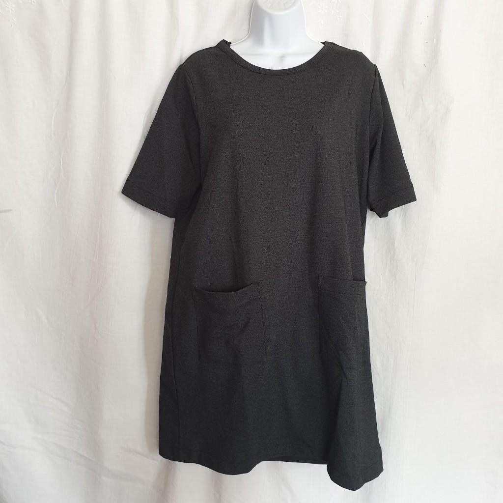 Leuke donkergrijze sportieve jurk. Mt l Merk Pieces, ., Maat 42/44 (L), Ophalen of Verzenden, Zo goed als nieuw