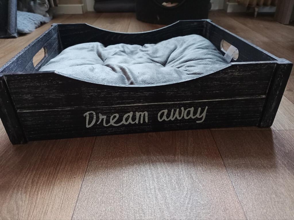 Kattenbed breed 44cm. Diep 38cm. Hoog11cm. Kleur antresiet, Ophalen of Verzenden, Zo goed als nieuw