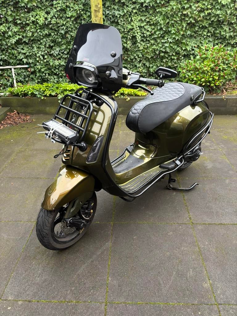 Vespa Sprint Custom Python Green FULL OPTION SCHADE SCOOTER, Fietsen en Brommers, Scooters | Vespa, Ophalen, Gebruikt, Overige modellen