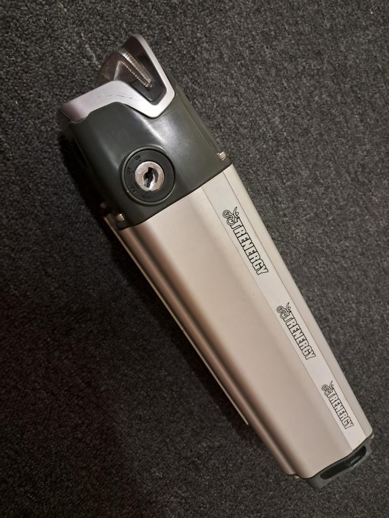 Fietsaccu inclusief lader, Fietsen en Brommers, Fietsaccessoires | Fietsaccu's, Ophalen of Verzenden, Gebruikt