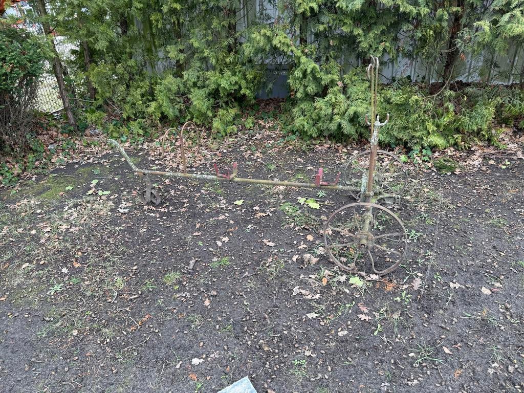 Ouderwets Tuinbouw Gereedschap, Ophalen