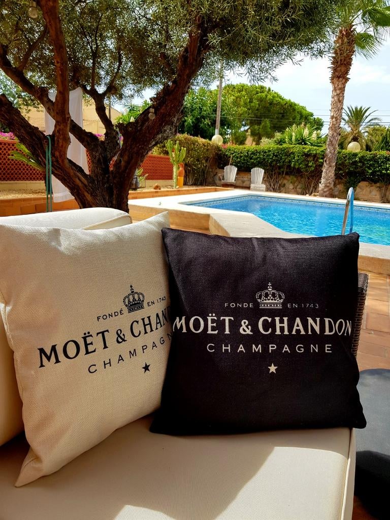 Super mooie kussens van MOËT & CHANDON ‼️, Huis en Inrichting, Woonaccessoires | Kussens, Ophalen of Verzenden, Nieuw, Zwart, Vierkant