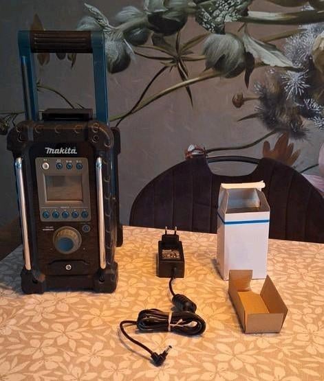 Makita Bouwradio BMR100 - nieuwstaat, Ophalen of Verzenden, Zo goed als nieuw, Bouwradio