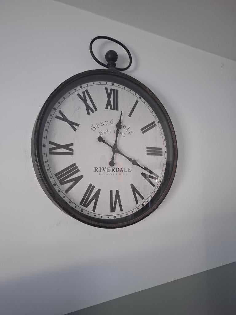 Riverdale klok, Huis en Inrichting, Woonaccessoires | Klokken, Ophalen of Verzenden, Zo goed als nieuw, Wandklok