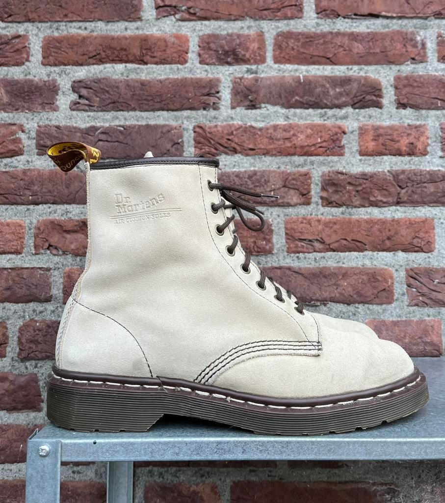 Dr. Martens 1460 MIE Suède boots maat Uk 9/ Eu 43, Kleding | Dames, Schoenen, Gedragen, Lage of Enkellaarzen, Beige, Ophalen of Verzenden