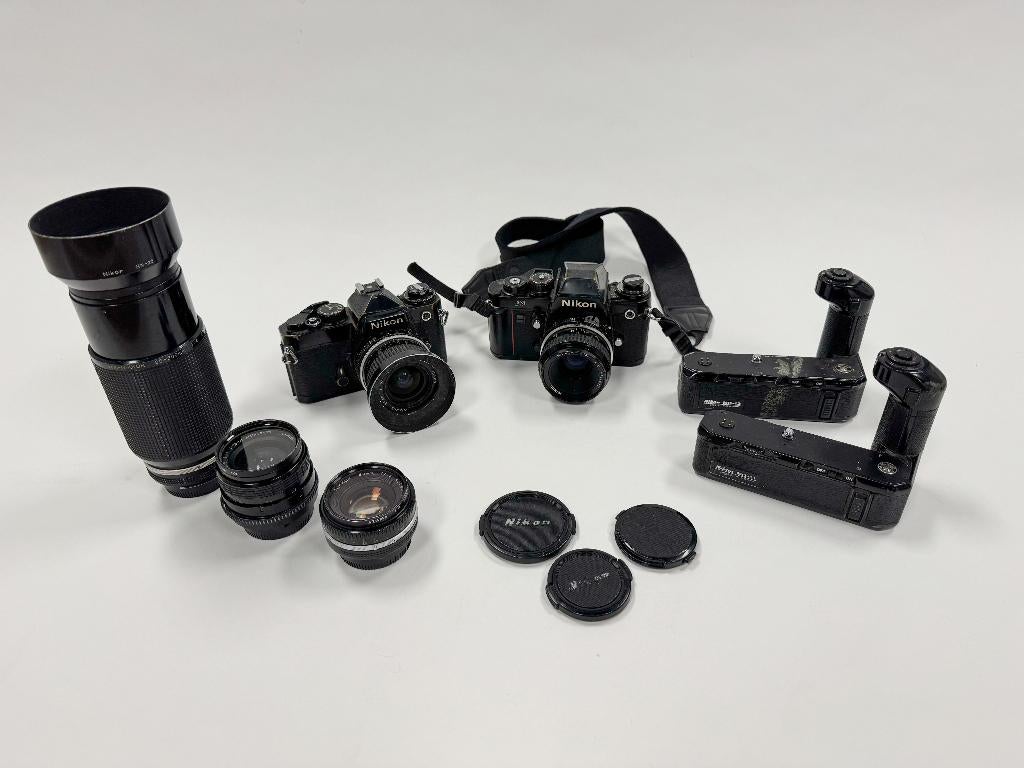 Nikon F3 body, Nikon FE body, 5 lenzen en 2 motordrives., Ophalen, Gebruikt, Spiegelreflex, Nikon