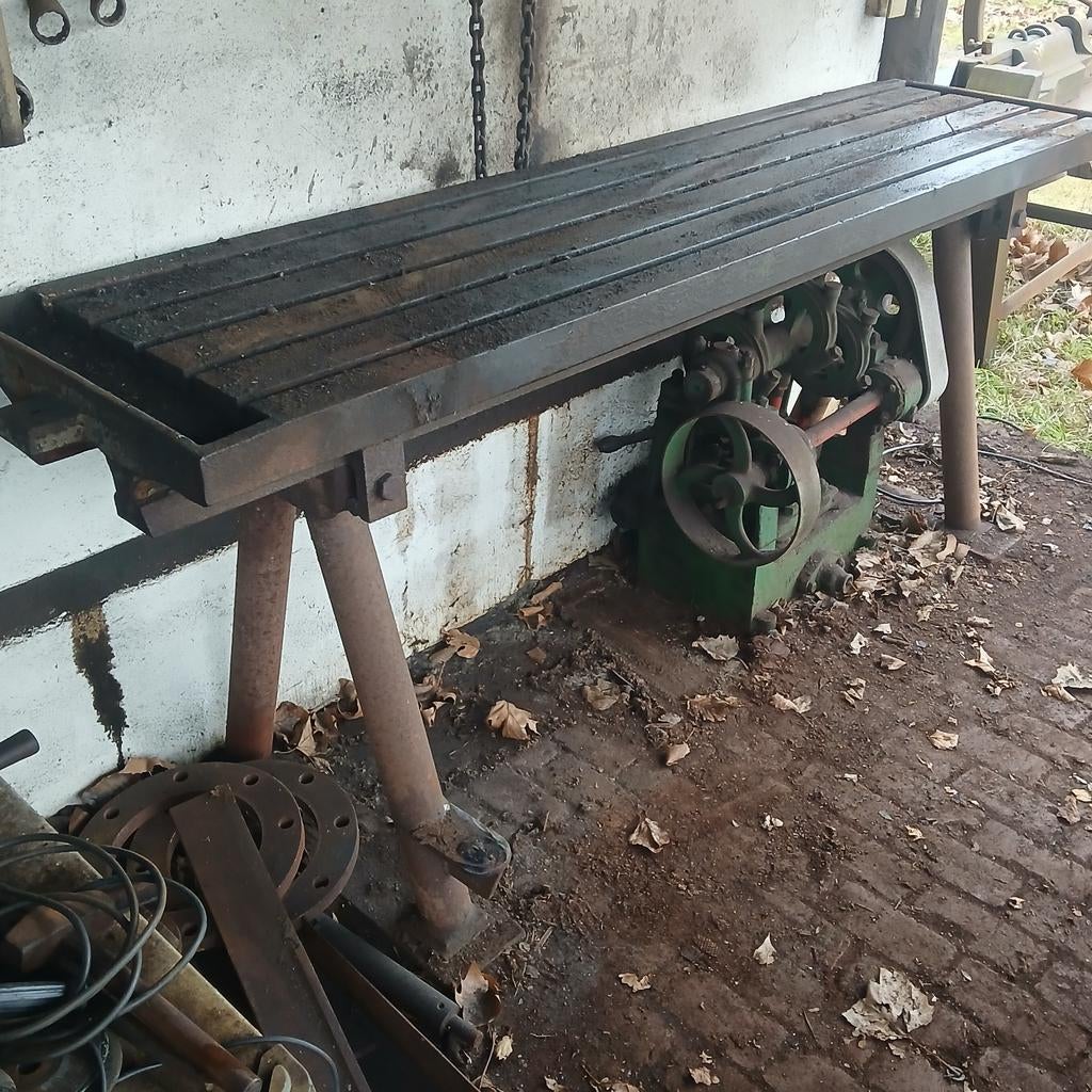 Gietijzeren bed van freesbank, schaafbank. Lastafel werkbank, Ophalen