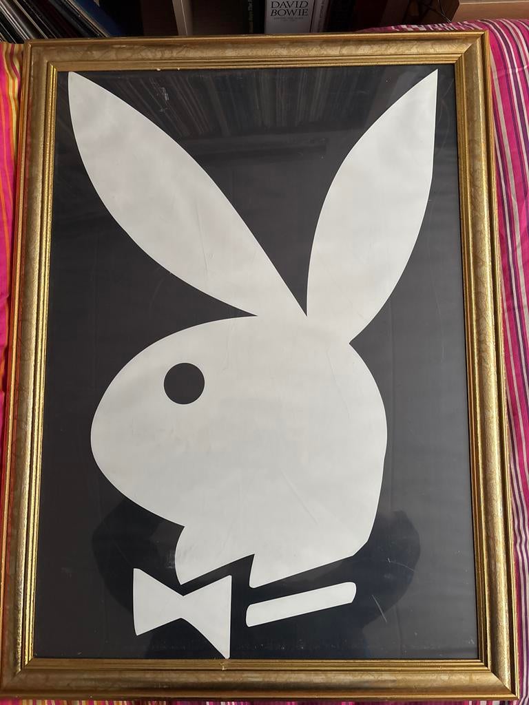 Playboy Bunny Ingelijst, Ophalen