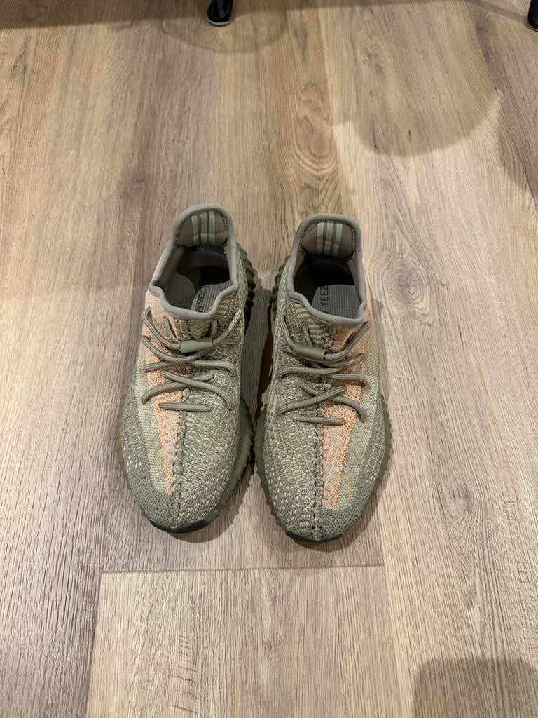 Adidas Yeezy Boost 350 V2 - Sand Taupe, Kleding | Heren, Schoenen, Ophalen of Verzenden, Zo goed als nieuw, Overige kleuren