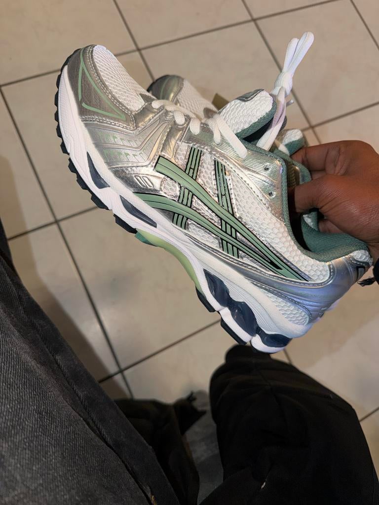 Asics Gel-Cumulus 25 - Nieuwstaat, Ophalen of Verzenden, Zo goed als nieuw, Wit, Sneakers of Gympen