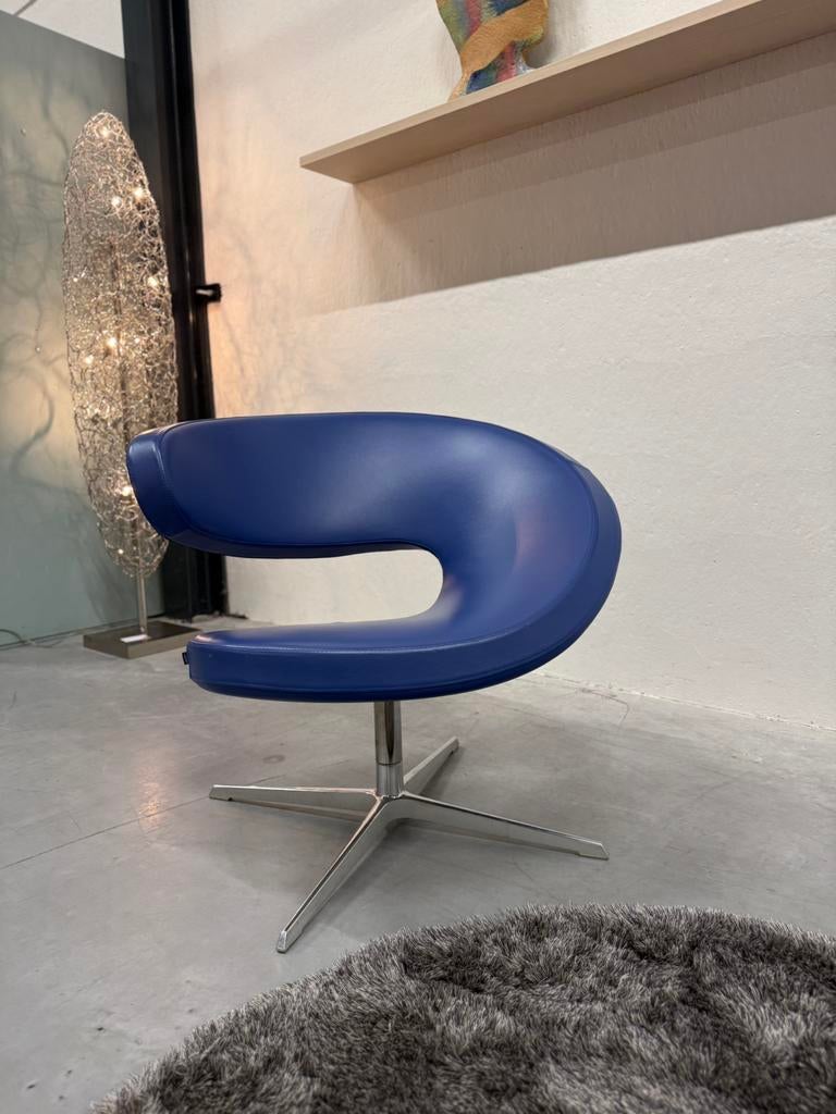 Als nieuw Varier Peel Club draaifauteuill blauw leer Stoel, Zo goed als nieuw, Varier, Leer, 75 tot 100 cm