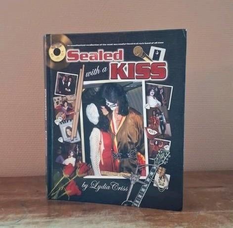 Sealed with a Kiss - Lydia Criss (KISS), Ophalen of Verzenden, Gelezen, Artiest, Lydia Criss