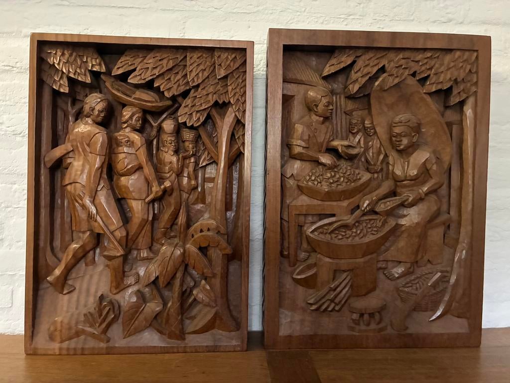 Twee houtsnijwerken, Handgemaakt, Hout, Bruin, Klassiek