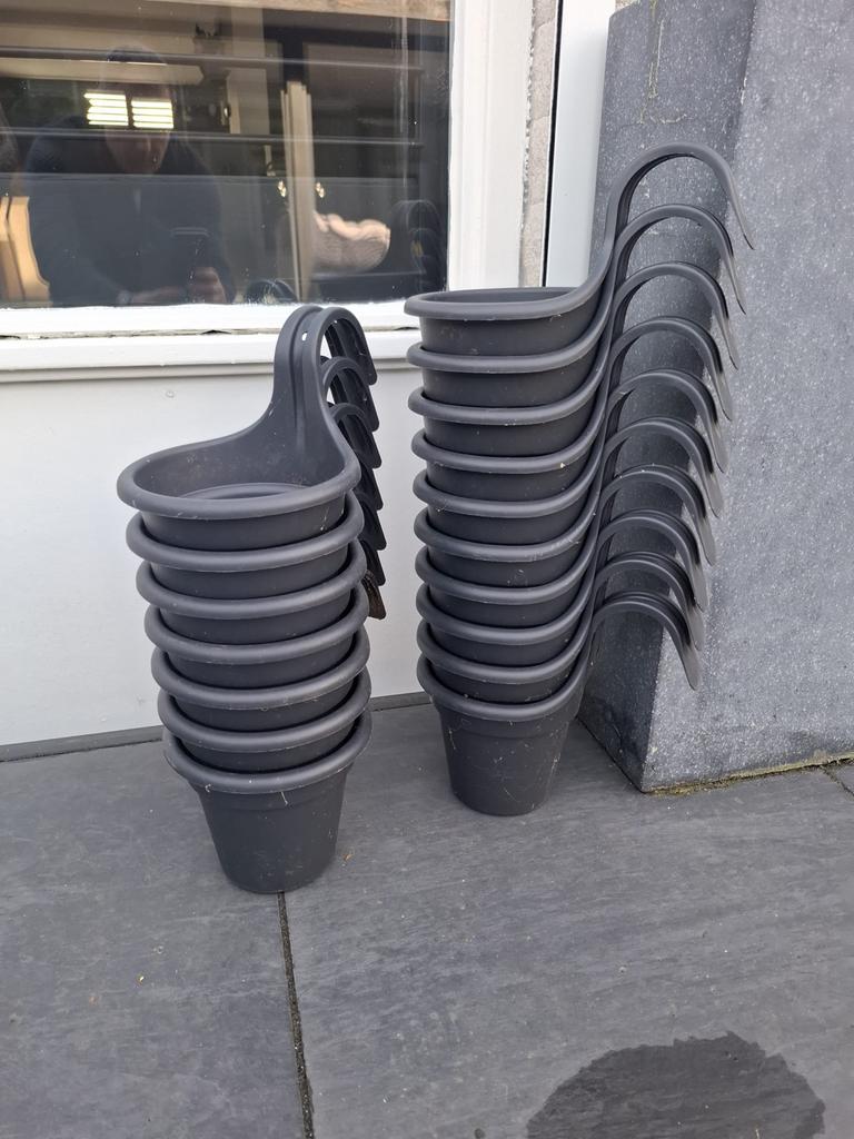 17 plantenbakjes met haak, Kunststof, Gebruikt, Minder dan 30 cm, Balkon