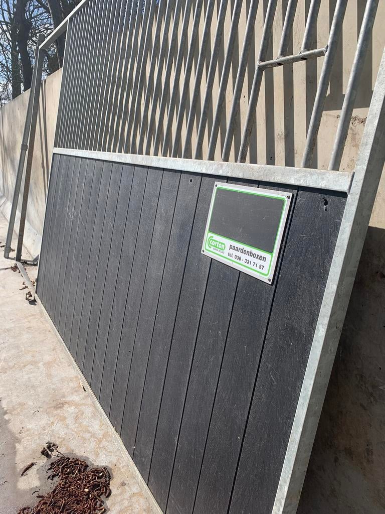 Corton paardenbox 400 x 300