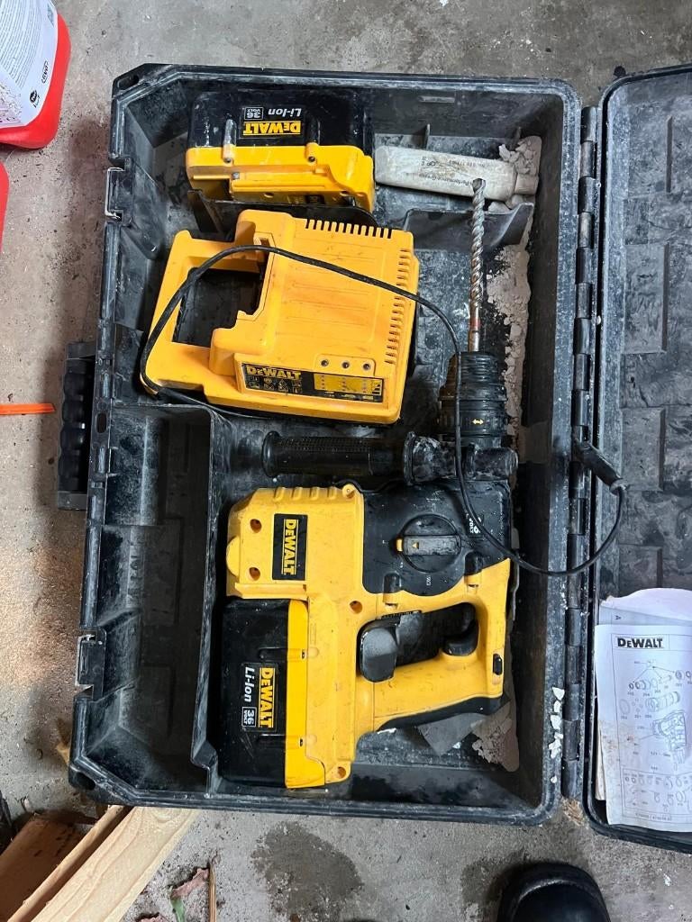 Klopboor en Hakmachine DeWalt, Gebruikt, Klopboormechanisme, 400 tot 600 watt, Ophalen