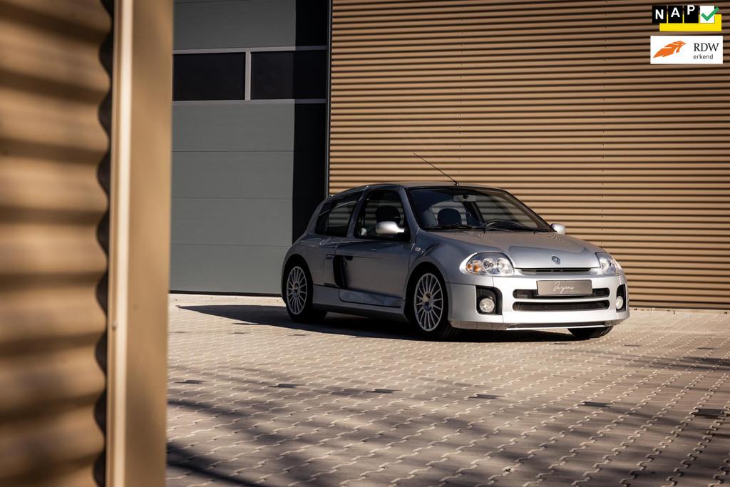 Renault Clio V6 3.0-24V RS Phase I (230pk) 21.444 km - COLLE, Auto's, Renault, 230 pk, Achterwielaandrijving, Gebruikt, 2946 cc