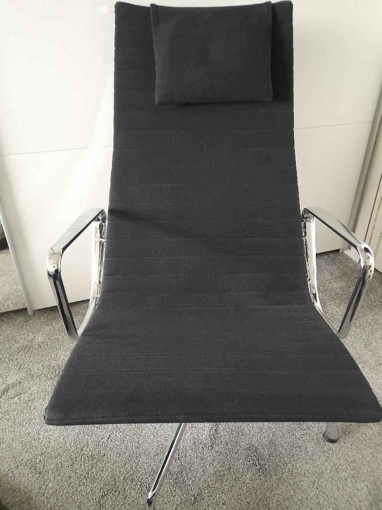 Vitra Eames EA 124 Lounce Fauteual, Ophalen, Minder dan 75 cm, Zo goed als nieuw, 50 tot 75 cm