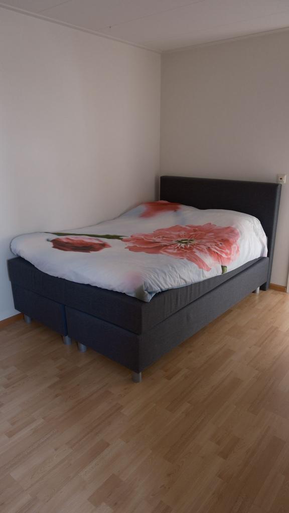 Twijfelaar boxspring 140x200 inclusief matras en topper, Ophalen, Gebruikt, 140 cm, Twijfelaar