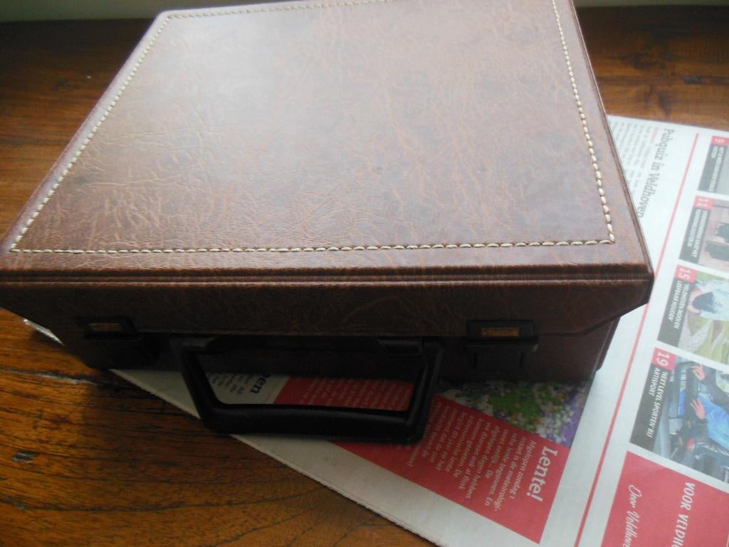 cassette bandjes opberg koffer bruin voor 24 stuks, Cd's en Dvd's, Cassettebandjes, 2 t/m 25 bandjes, Ophalen of Verzenden, Zo goed als nieuw