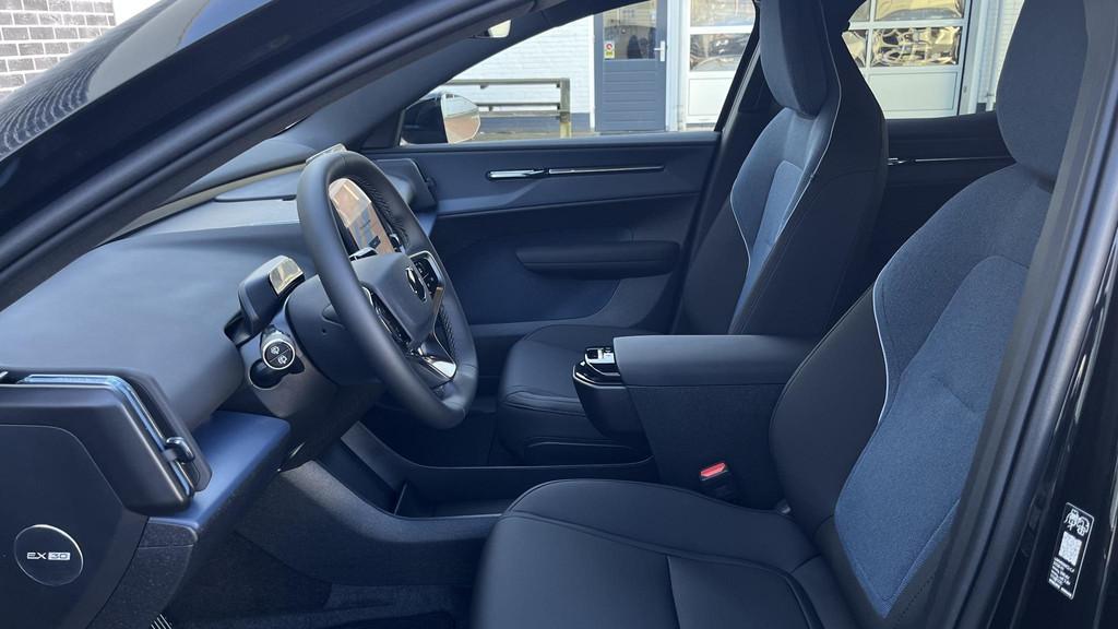 Volvo EX30 Single Motor Extended Range Black Edition | Plus, Automaat, Zwart, Origineel Nederlands, 1600 kg