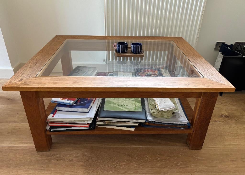 Gratis: houten tafel met glazen blad. Nieuwstaat, Ophalen, 100 tot 150 cm, Glas, 50 tot 100 cm