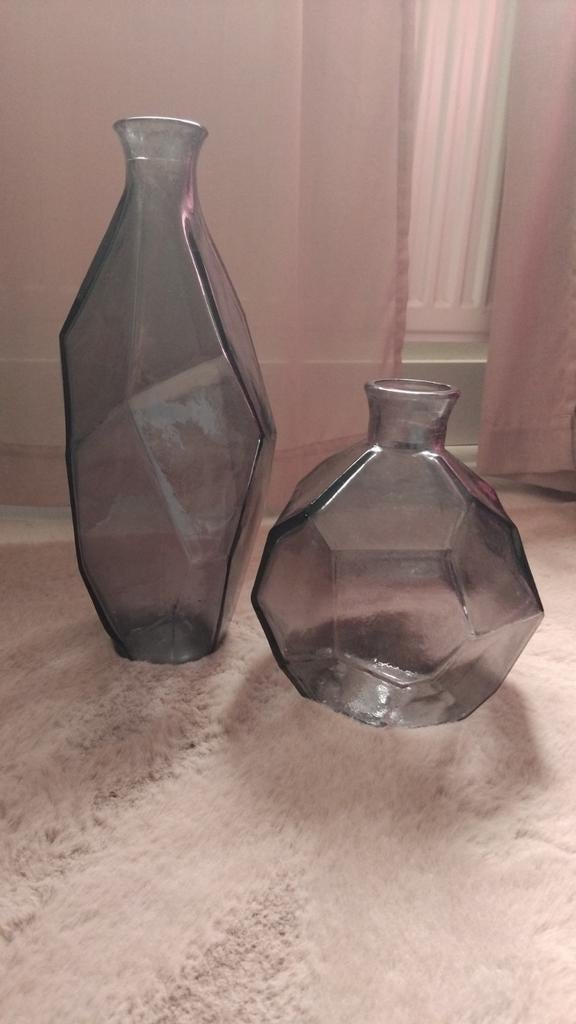 2 donkergrijze glazen vazen, Overige kleuren, Ophalen of Verzenden, Minder dan 50 cm, Glas