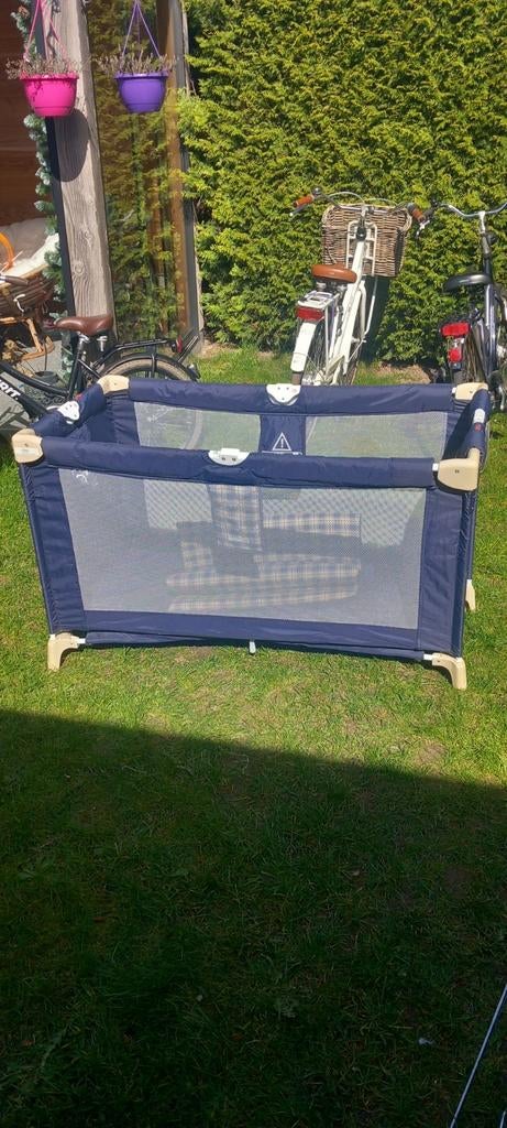 Donkerblauwe opvouwbare box, Ophalen