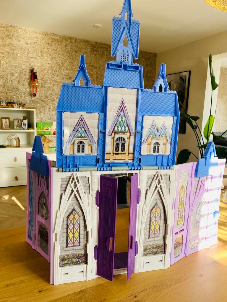 Frozen speelkasteel incl. poppen, Ophalen of Verzenden, Zo goed als nieuw, Poppenhuis