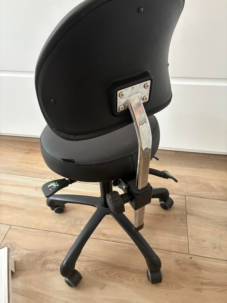 Werkstoel - tabouret met rugleuning, Huis en Inrichting, Bureaustoelen, Ophalen, Gebruikt, Zwart, Bureaukruk