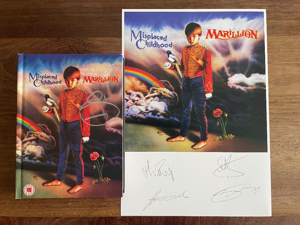 4Cd+BRDvd Marillion Misplaced Childhood GESIGNEERD incl FISH, Ophalen of Verzenden, Zo goed als nieuw, Progressive