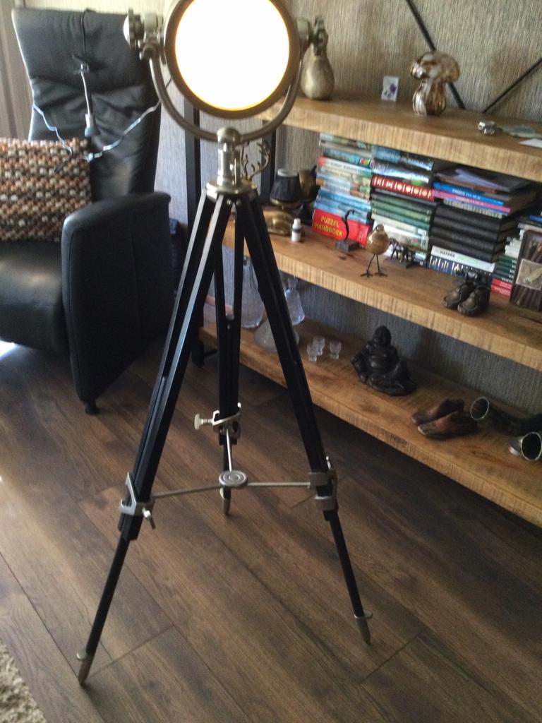 Industriële vloerlamp driepoot, Ophalen, Gebruikt, Metaal, 100 tot 150 cm