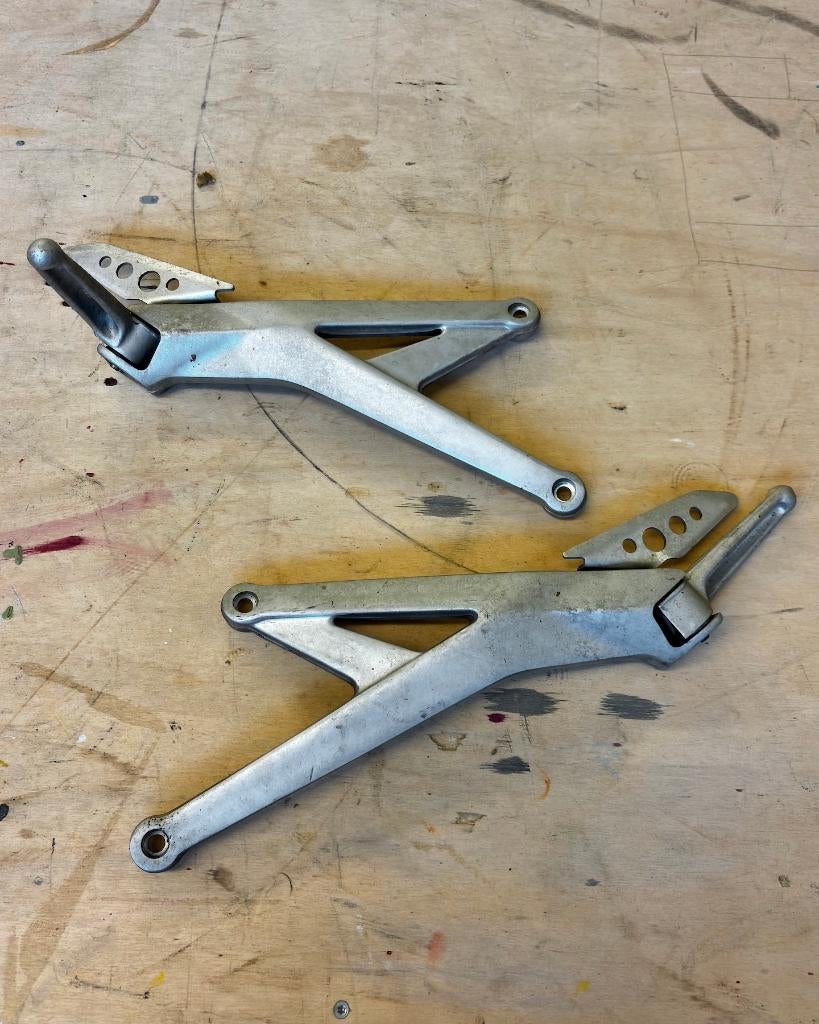 Voetsteunen achter Ducati Multistrada 1000 en 1100, Motoren, Onderdelen | Ducati, Gebruikt, Ophalen