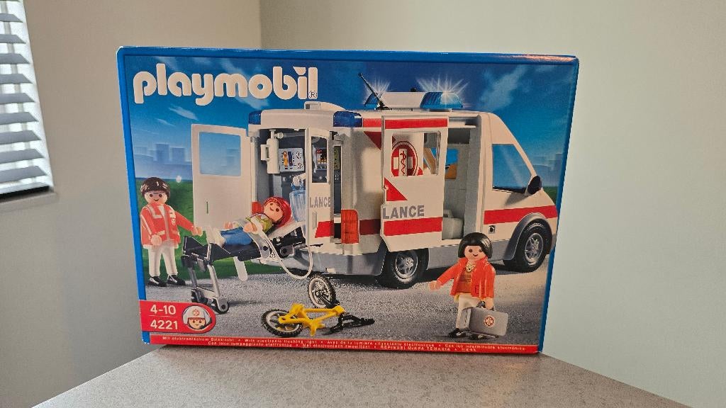 Playmobil 4221 Ambulance met zwaailicht nieuw in doos, Ophalen of Verzenden, Nieuw, Complete set