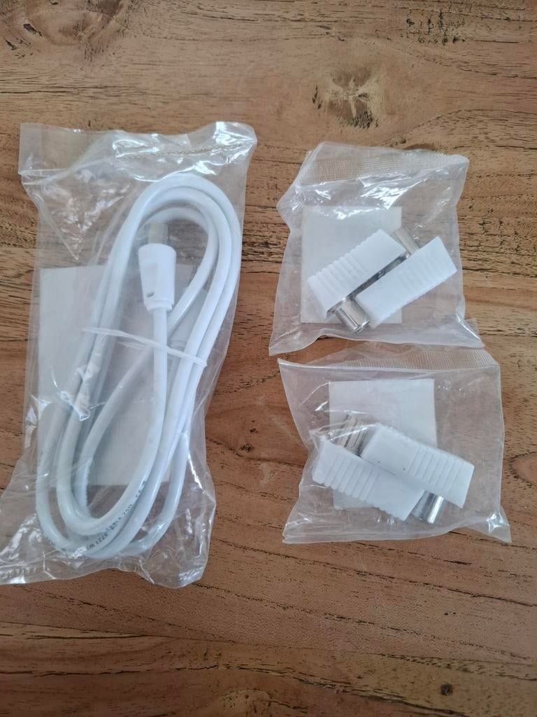 Coax kabel 1,5 m en 2 setjes coax stekkers nieuw, Ophalen of Verzenden, Nieuw, Stekker