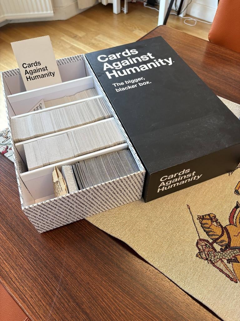 Cards Against Humanity: The Bigger Blacker Box Collectie, Ophalen of Verzenden, Zo goed als nieuw